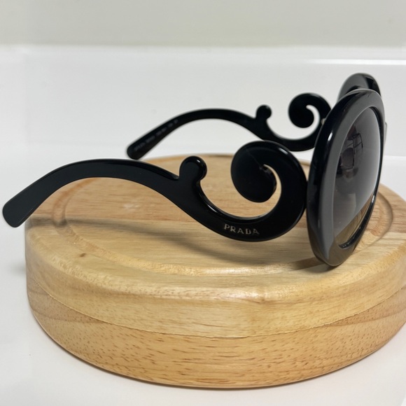 Black round Prada sunglassess with ornate arms. - Picture 5 of 5